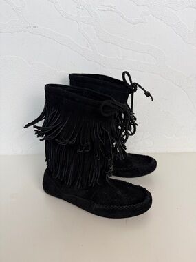 Minnetonka Women's Black Suede Leather-Upper Fringe Boots - Size 9